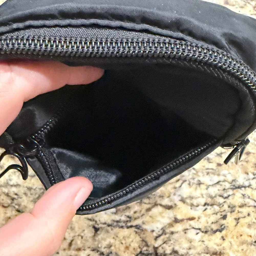 Nike Heritage Small Items Crossbody Bag Black Logo Strap v